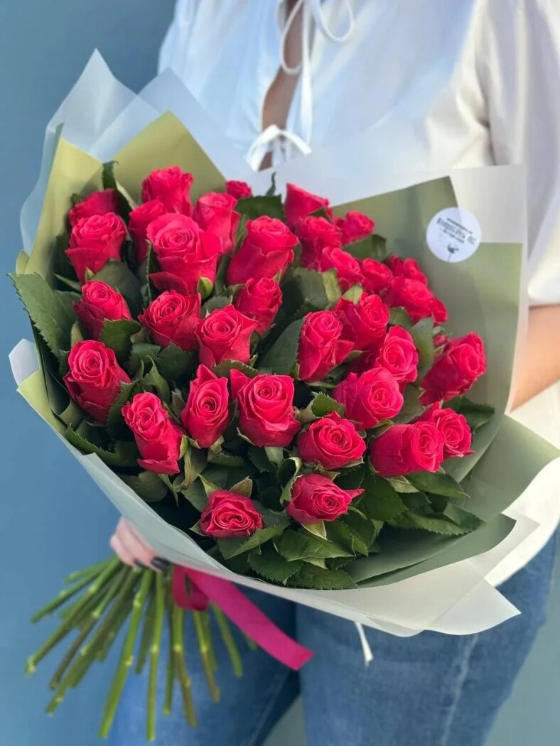 Монобукет из 35 красных мини роз