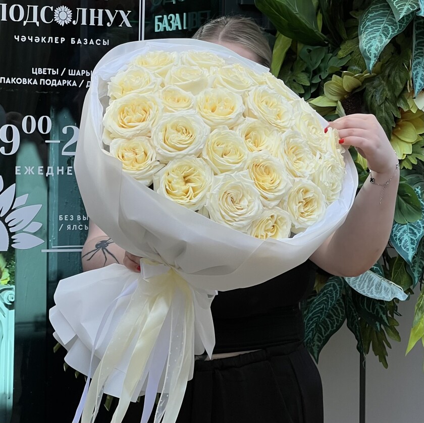 25 пионовидных ароматных роз №731