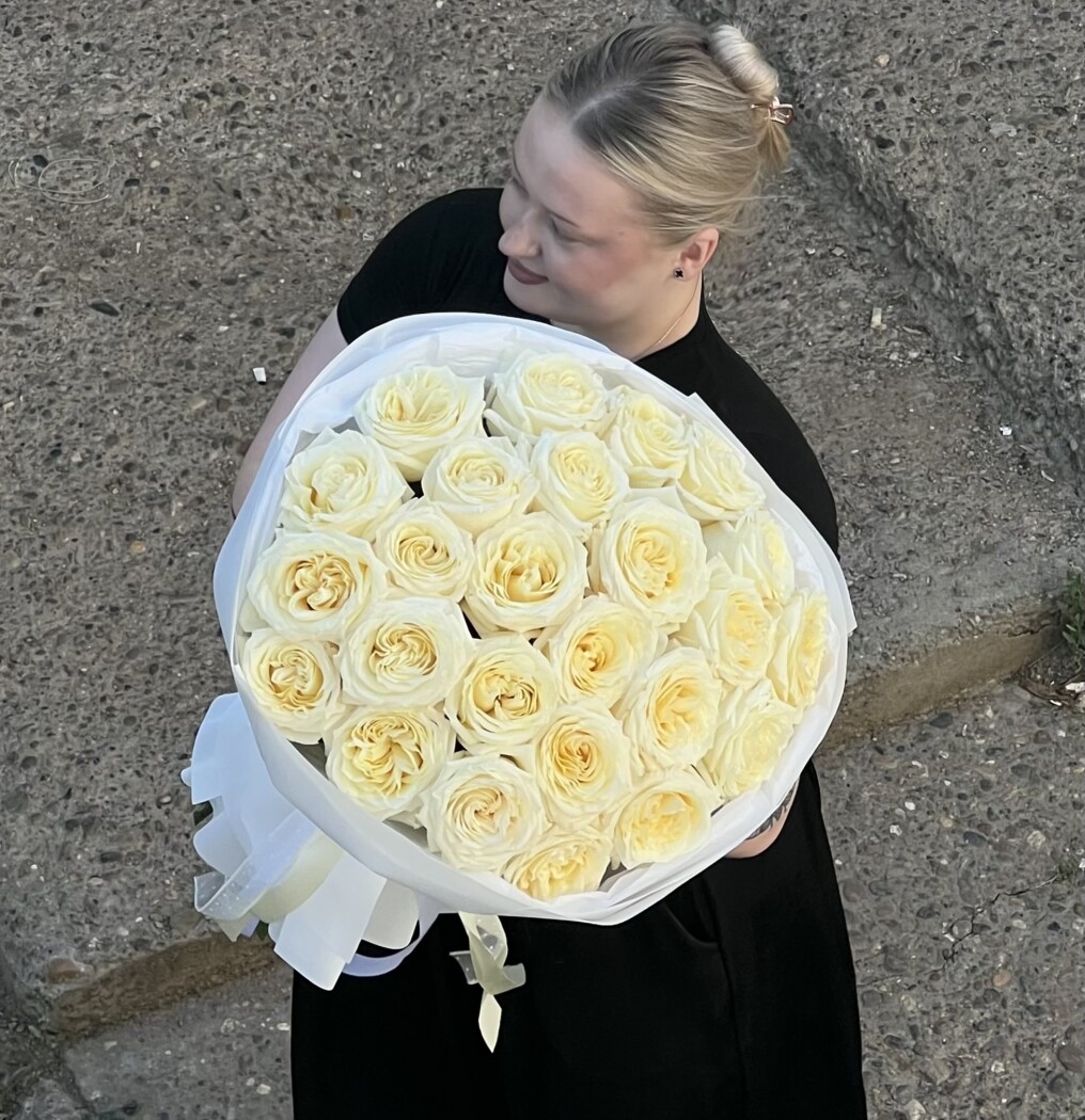 25 пионовидных ароматных роз №731