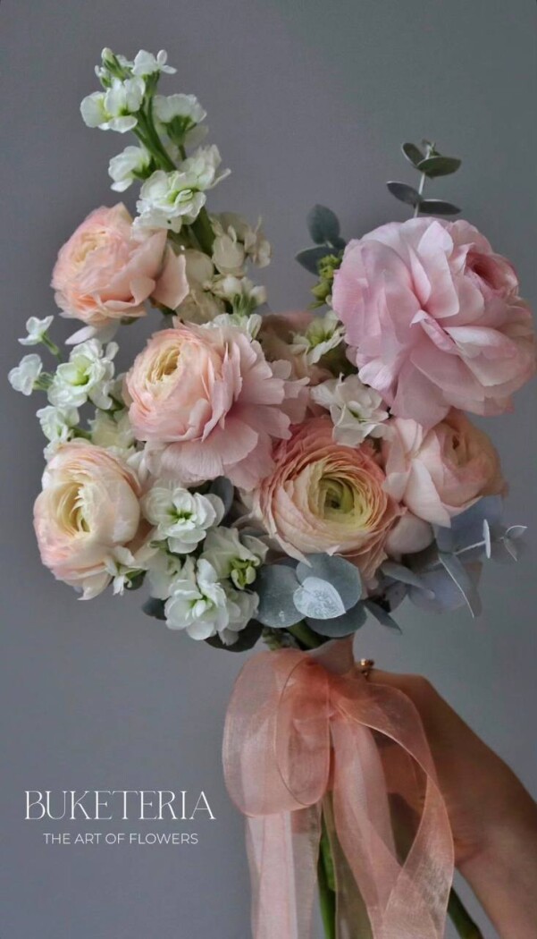 Peach ranunculus with white delphinium