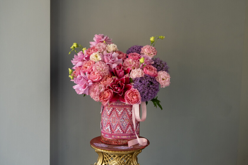 Decorative composition of dusty pink garden roses and purple alliums