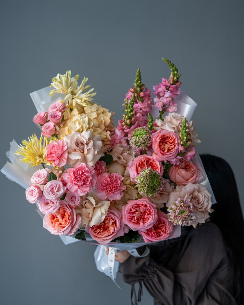 Fifteen pink garden roses with hydrangeas and spray roses