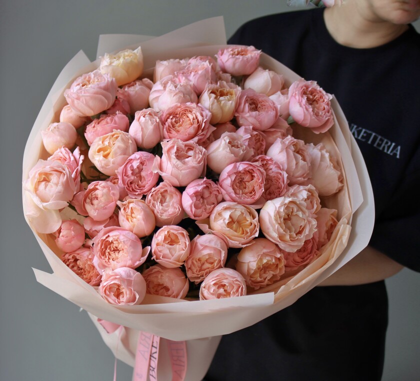 Eighteen blush spray roses in waterproof paper