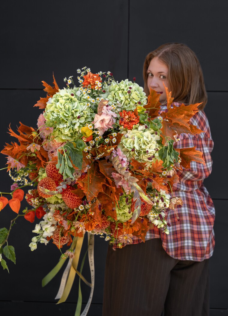 Autumn bouquet of apricot garden roses and orange dahlias