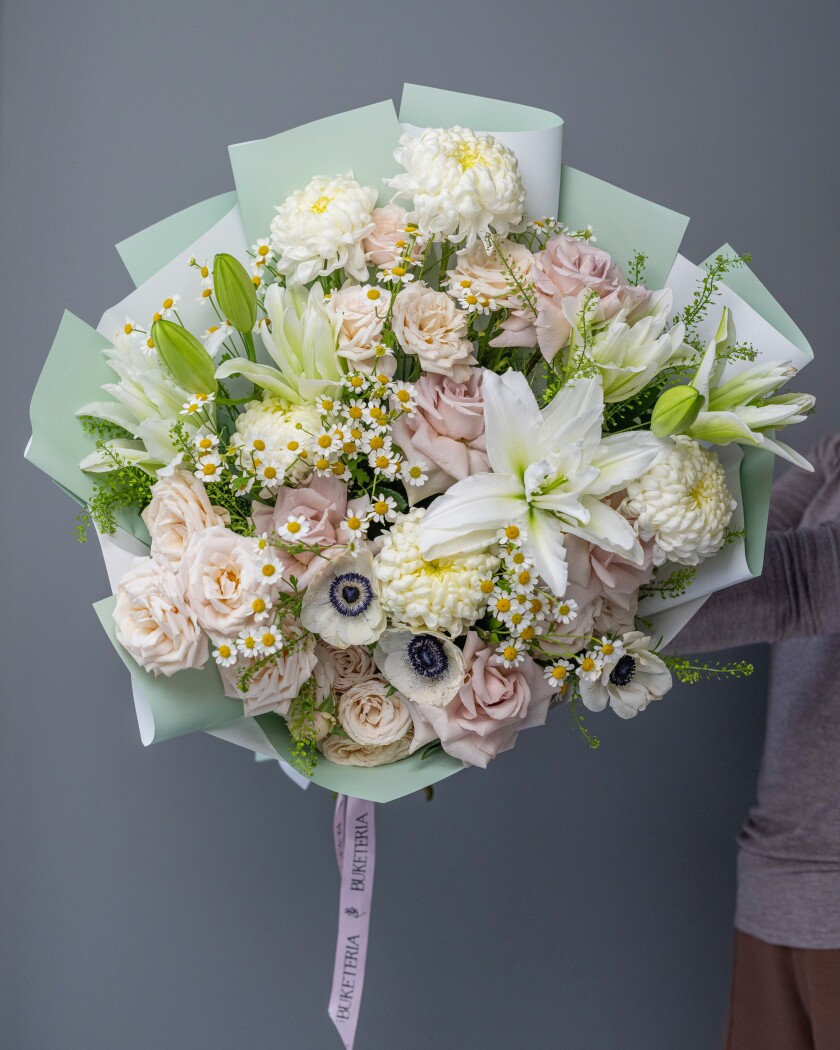 Four dusty pink spray roses with cream garden roses