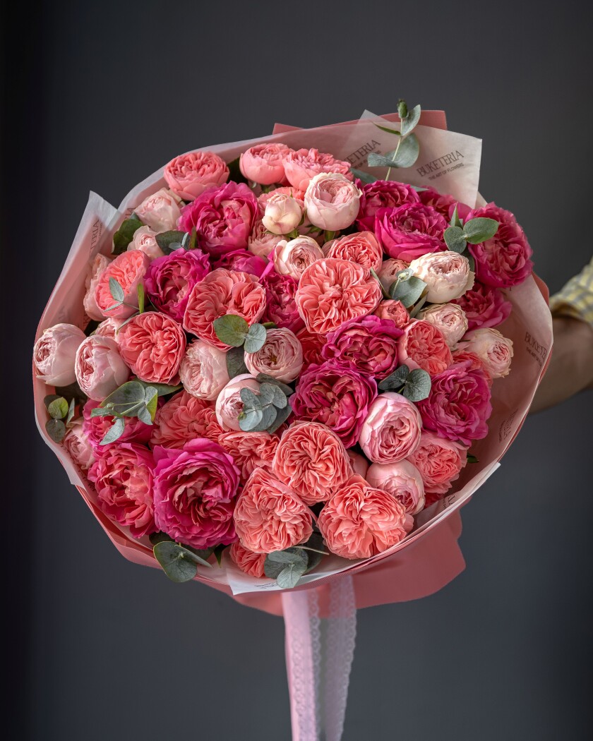 Peach garden roses with dusty pink spray roses