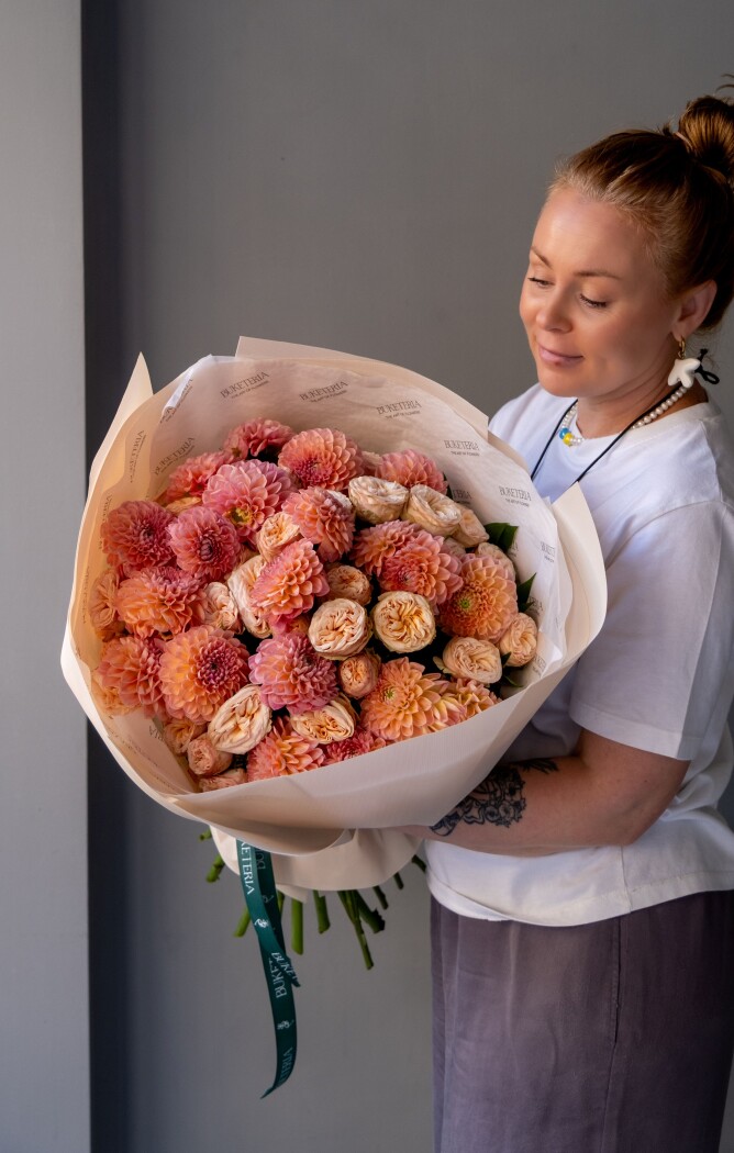 Peach dahlias and cream spray roses