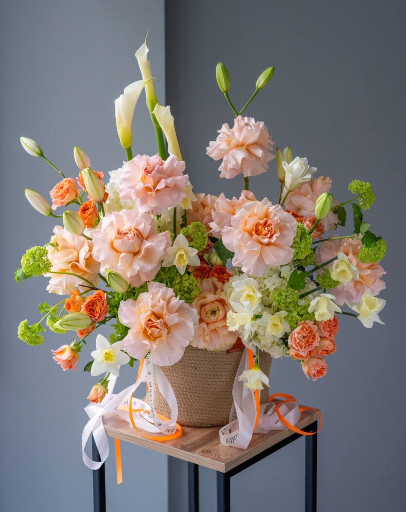 Peach garden roses with white hydrangeas and viburnum