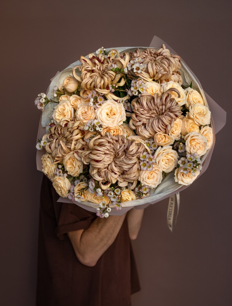 Mixed bouquet of gold spray roses and brown pompon chrysanthemums