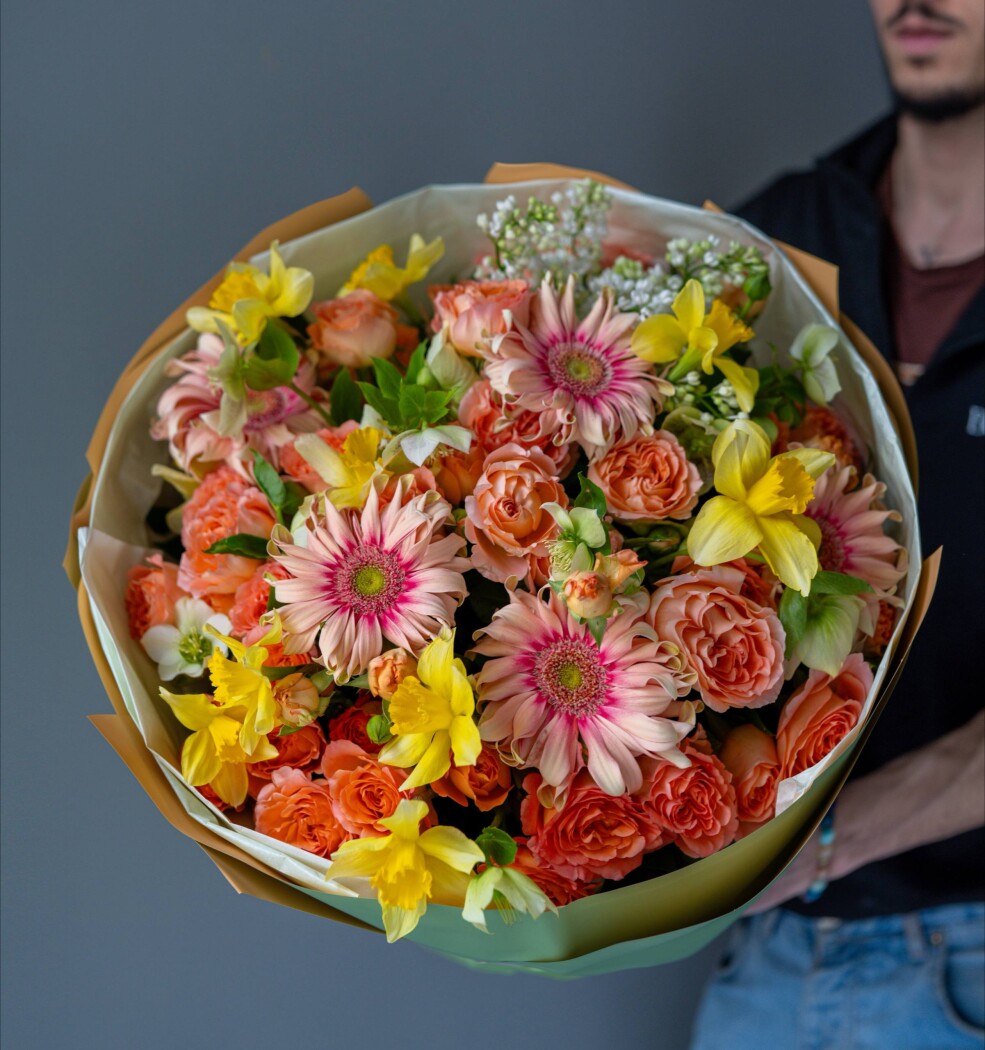 Mixed bouquet of apricot garden roses and peach gerberas