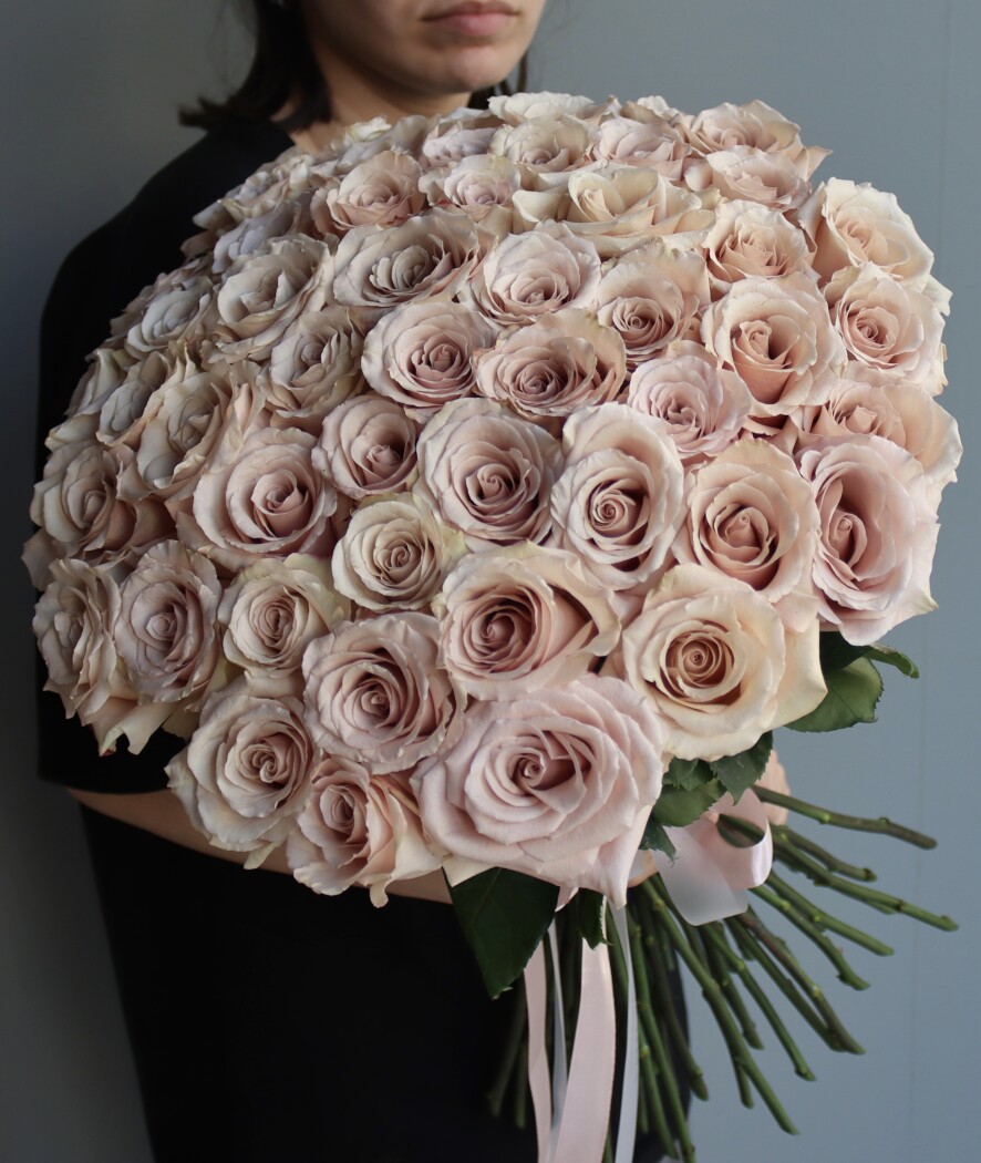Dusty pink garden rose mono bouquet