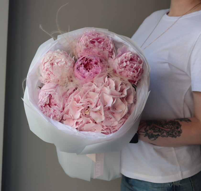 Mixed bouquet of light pink peonies and blush hydrangea