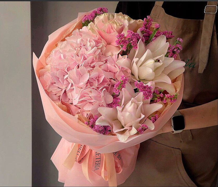 Pink hydrangea with blush garden rose and white oriental lily