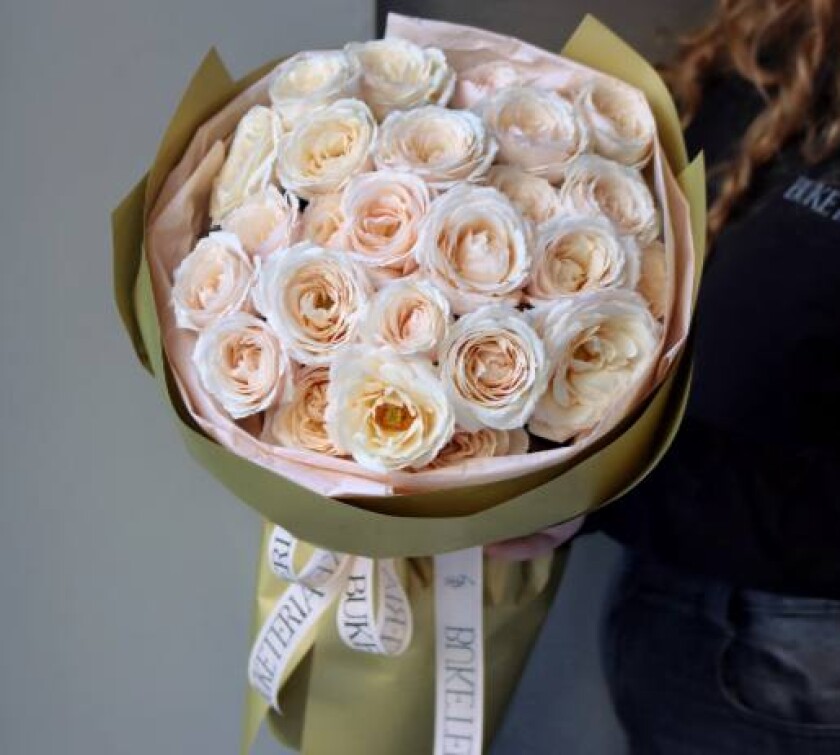 Six cream spray roses in waterproof paper