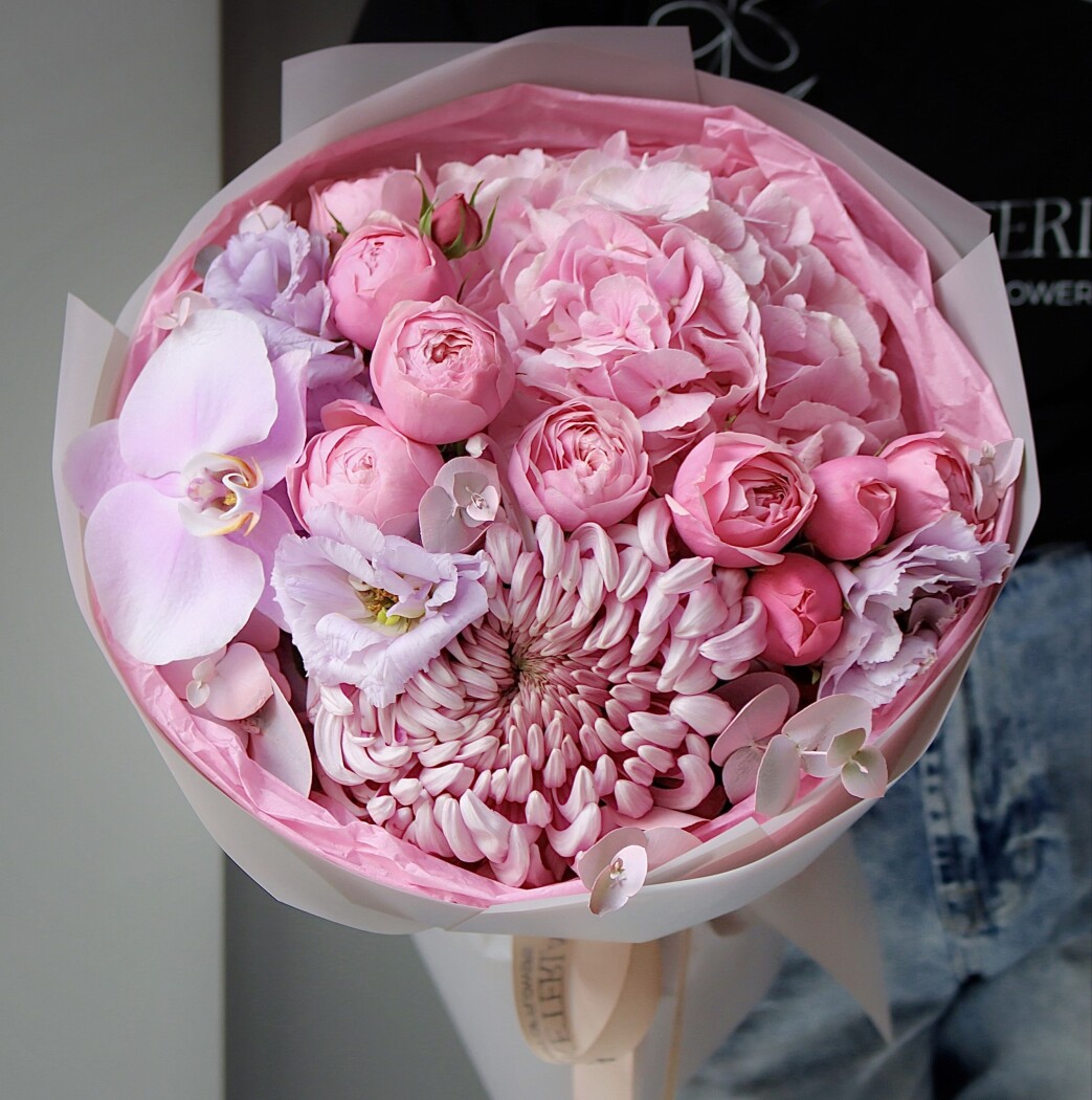 Pink hydrangea with blush lisianthus and spray roses