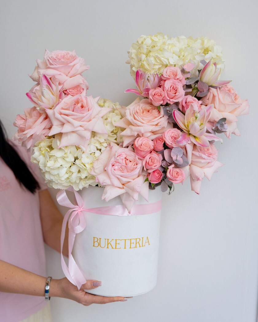 Seven dusty pink garden roses with white hydrangeas
