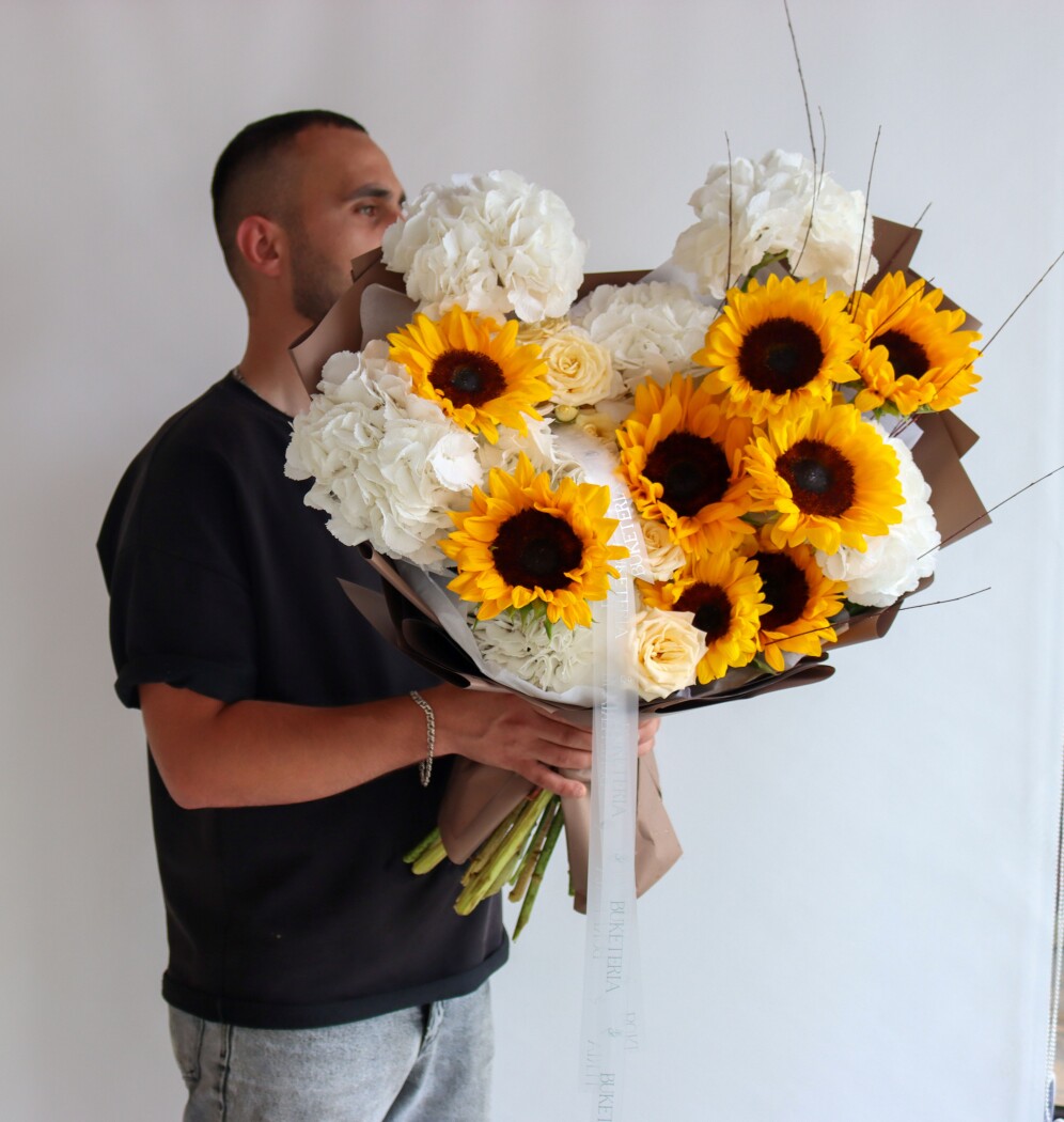 Mixed bouquet of white hydrangeas and yellow sunflowers