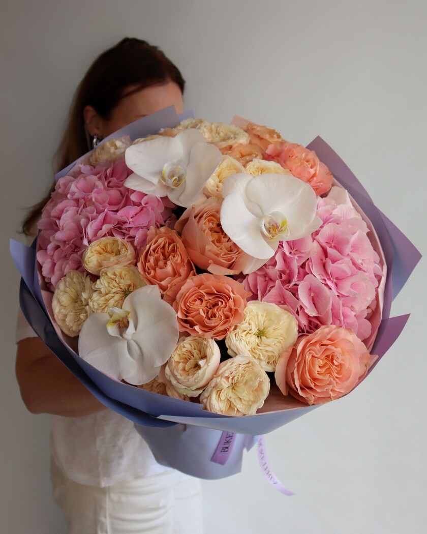 Six blush spray roses with peach garden roses and pink hydrangeas