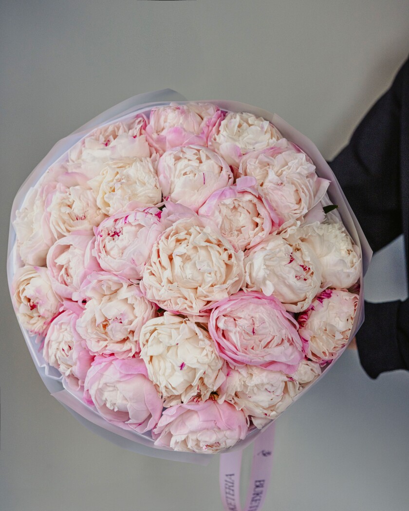 Blush peony mono bouquet