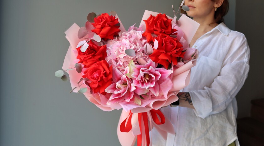 Five red hybrid tea roses with pink hydrangea and light pink oriental lily