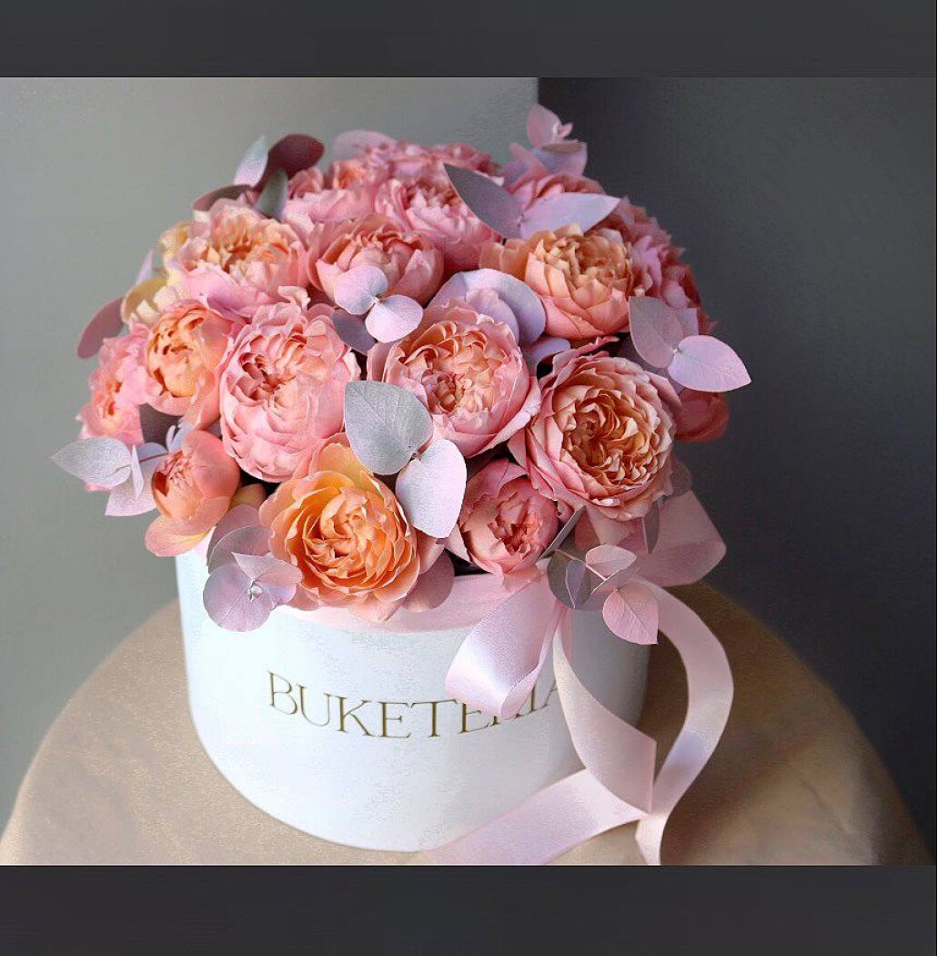Peach spray roses in a decorative composition