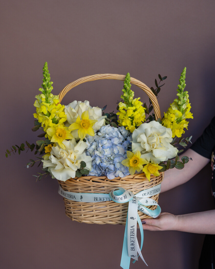 Three white garden roses with blue hydrangea and green snapdragons