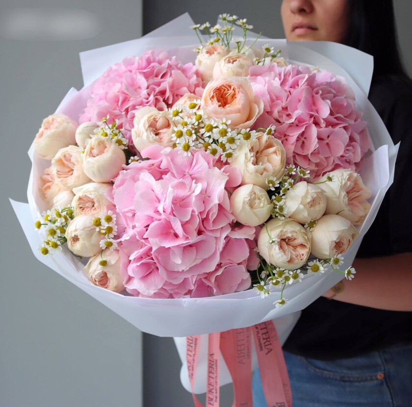 Mixed bouquet of peach spray roses and light pink hydrangeas