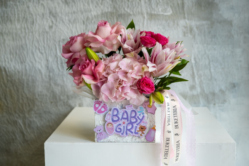 Blush garden roses with pink hydrangea and spray roses
