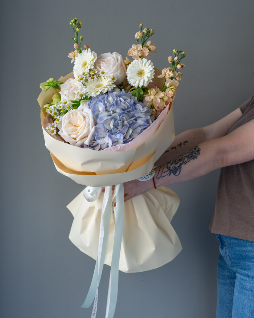 Blush garden roses with light blue hydrangea and cream hellebores