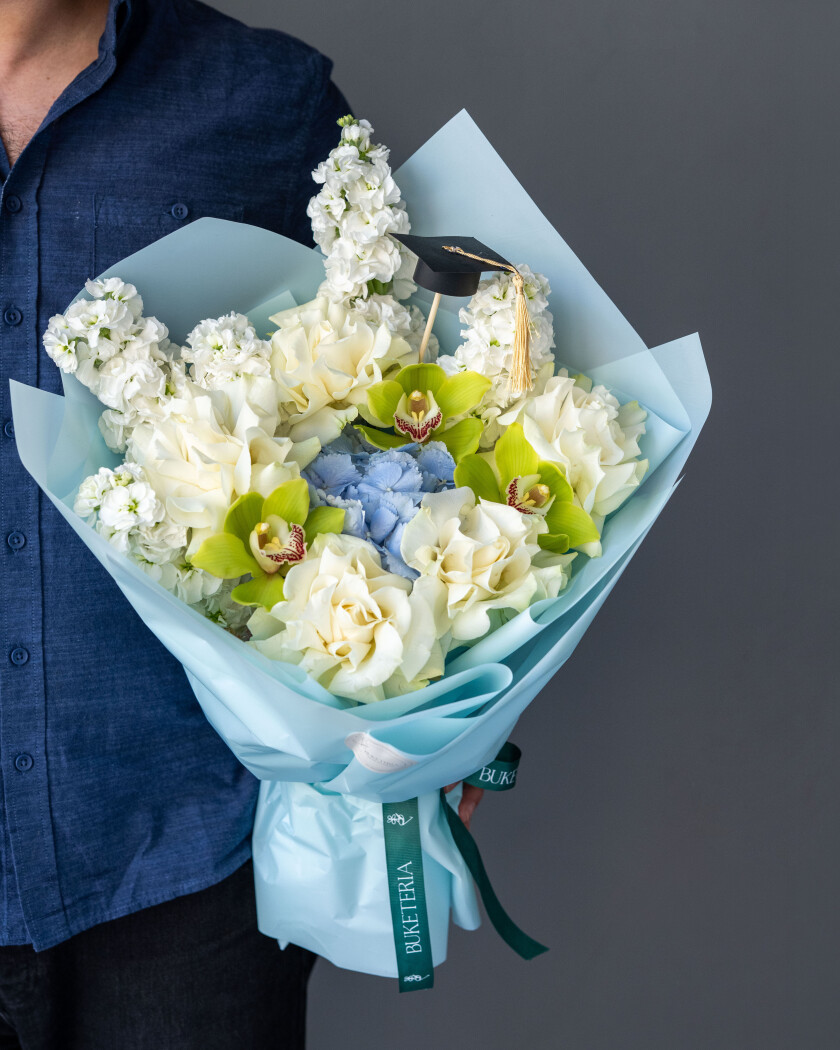 Cream garden roses with white stocks and blue hydrangea