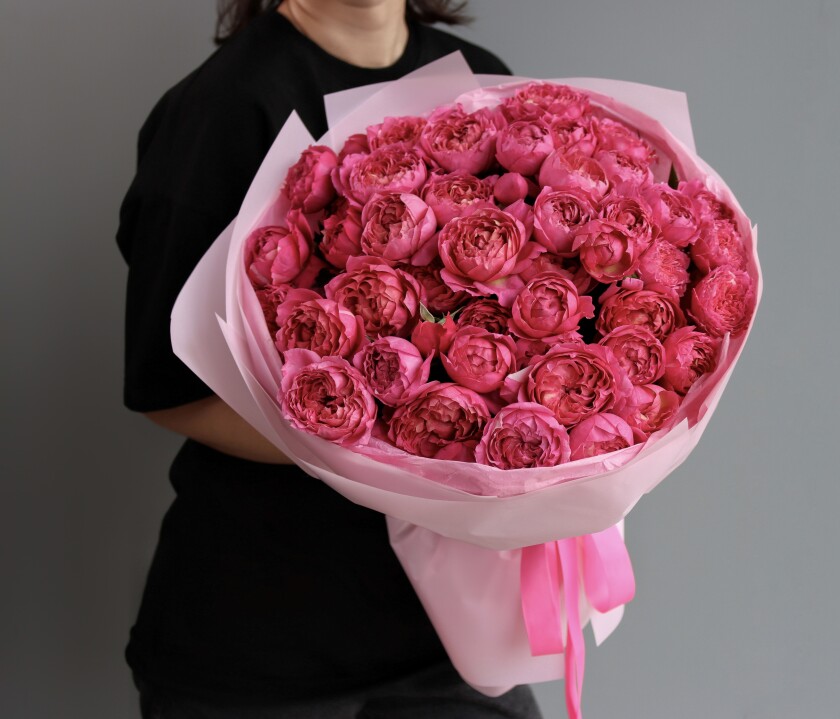 Mono bouquet of thirteen hot pink spray roses