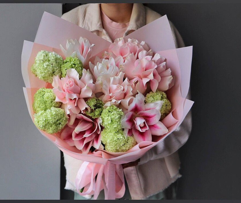 Four viburnum with light pink garden roses and pink oriental lilies