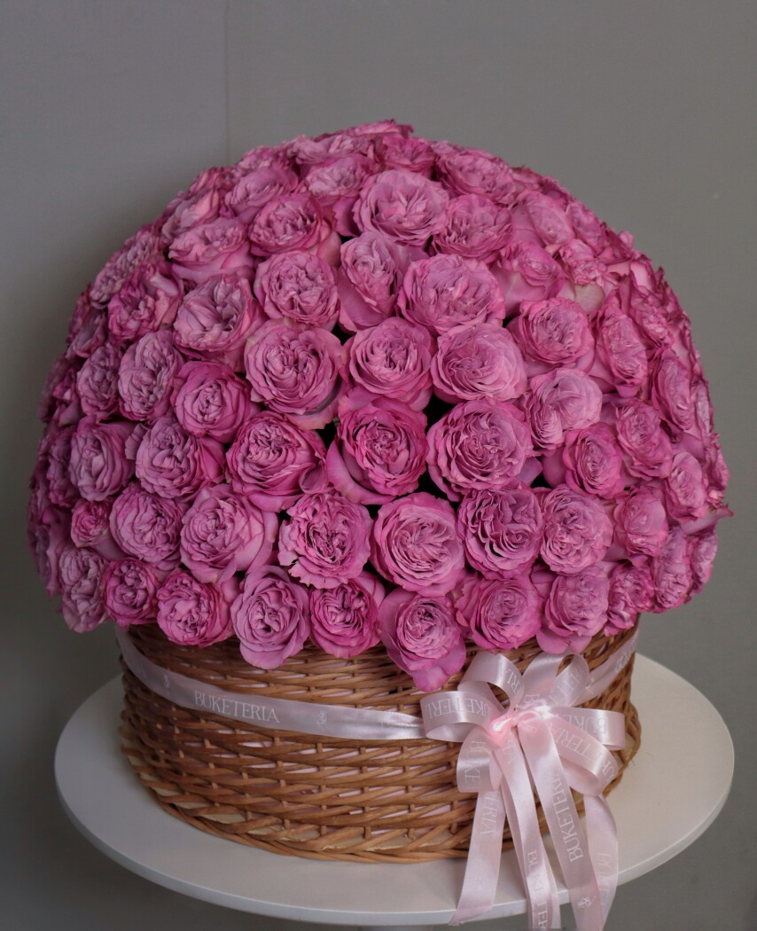 Light pink garden roses in a rustic basket
