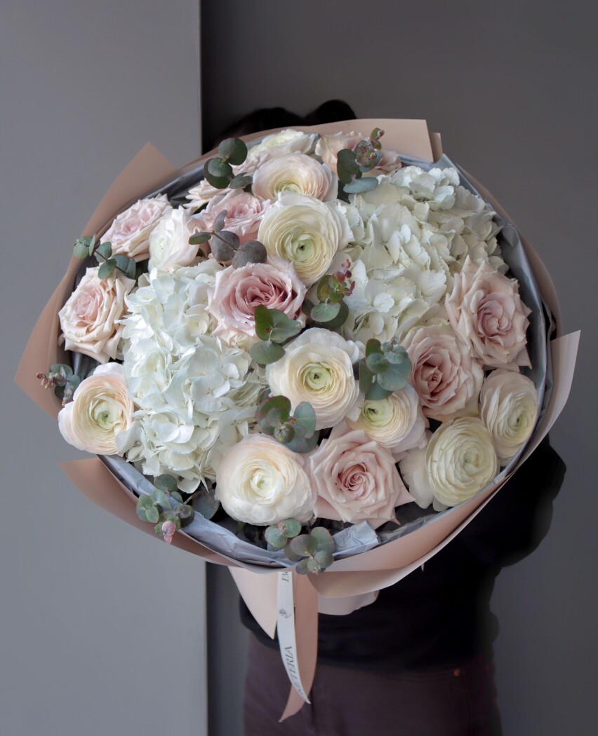 Mixed bouquet of cream ranunculus and blush garden roses
