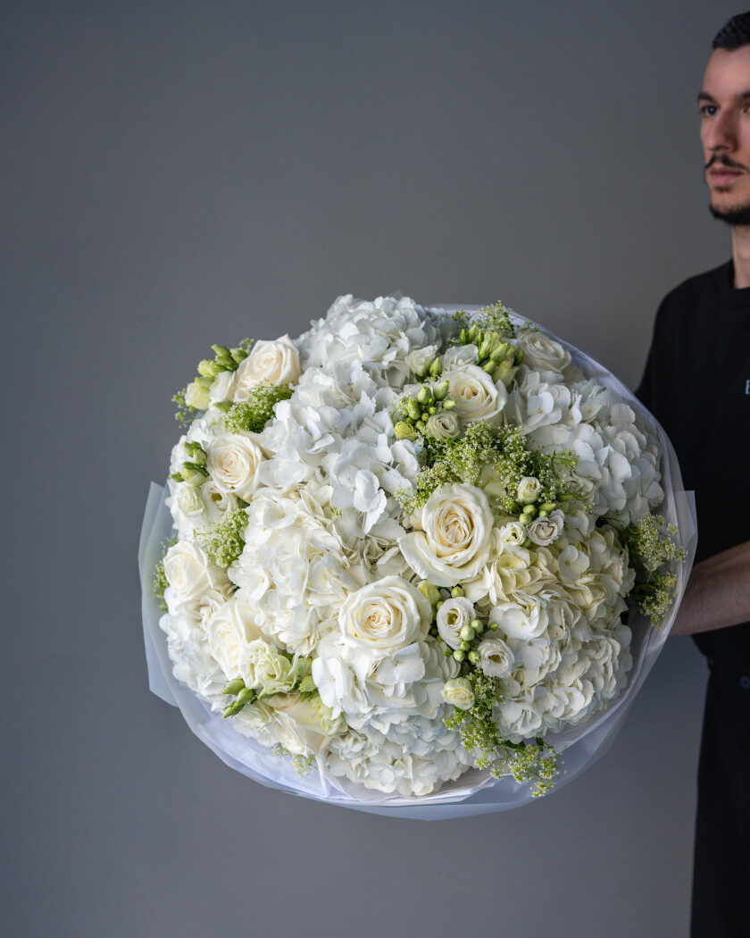 Elegant bouquet of white hydrangeas and cream lisianthus