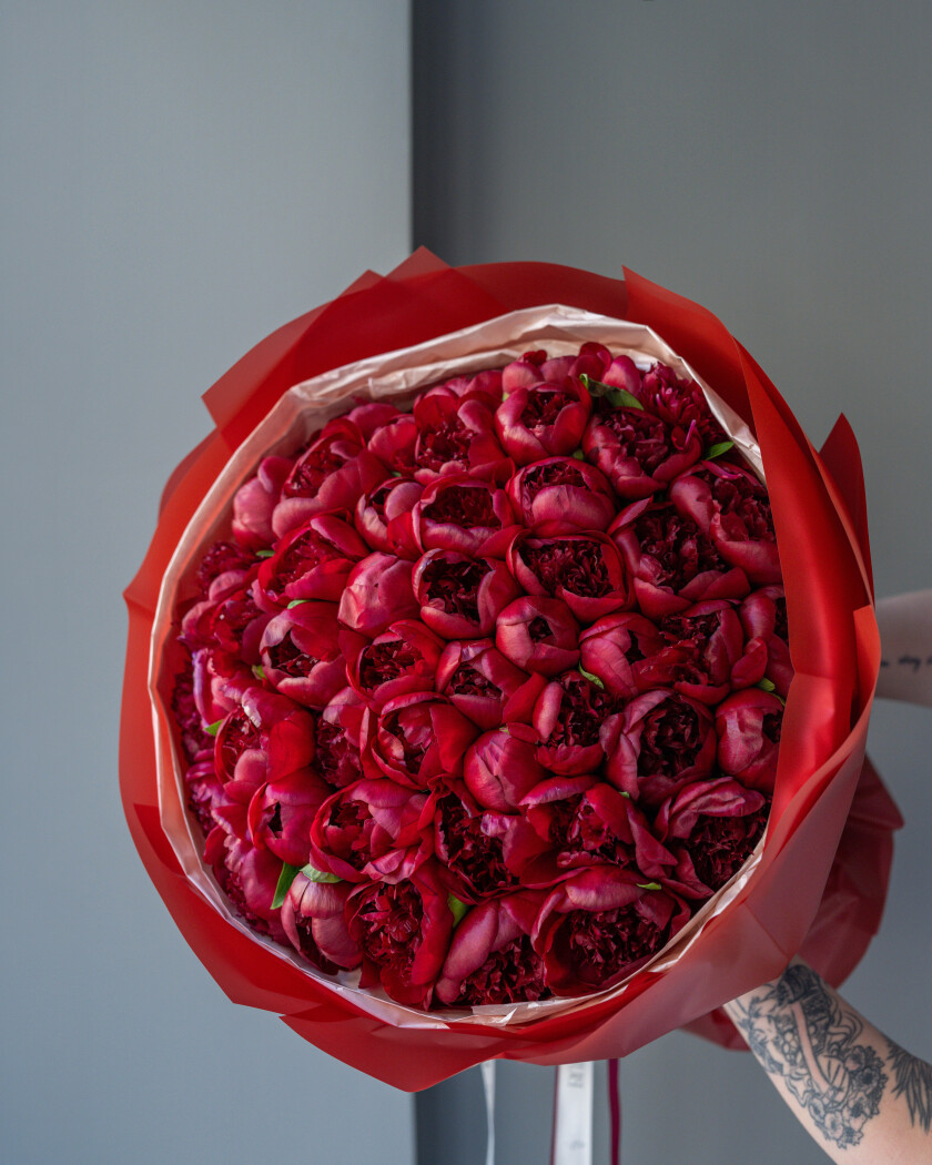 Burgundy peony mono bouquet