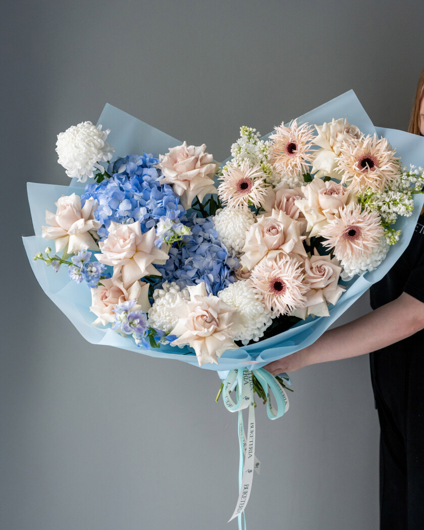 Eleven dusty pink garden roses with white chrysanthemums and blue accents