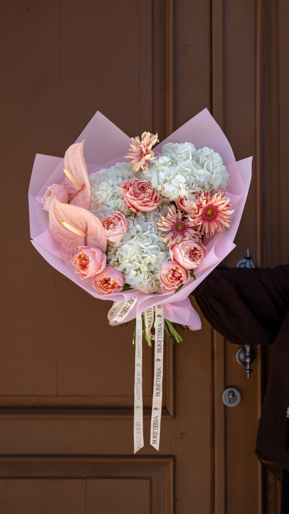 Dusty pink garden roses with white hydrangeas and peach anthuriums