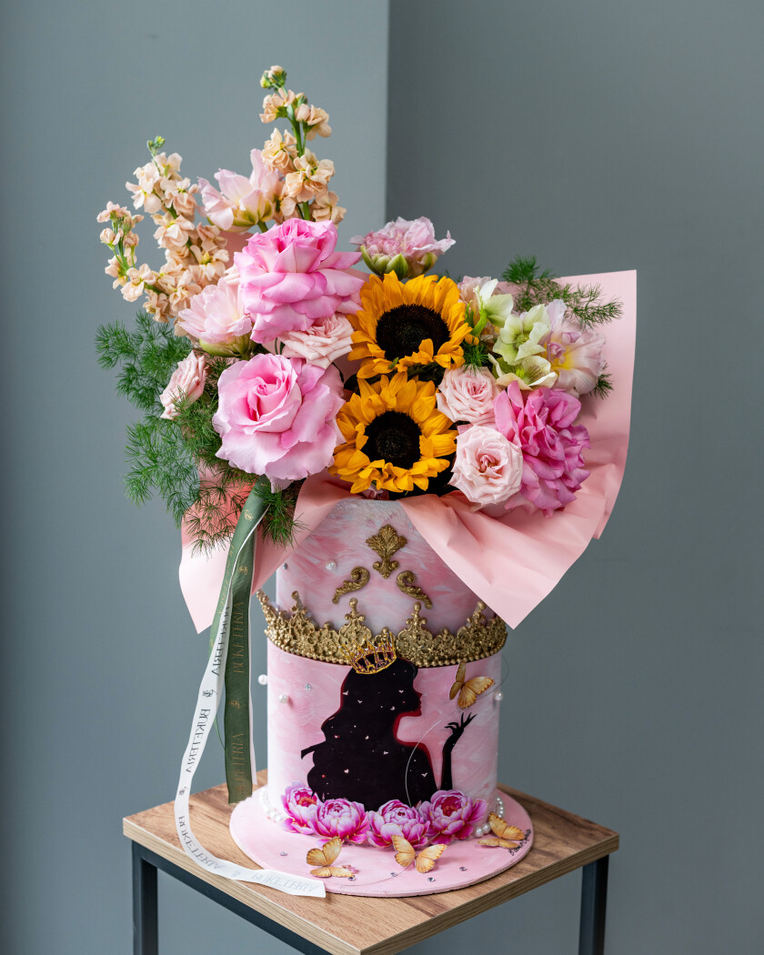 Decorative composition of pink double tulips and light pink garden roses
