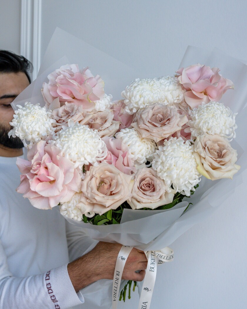 Eleven blush garden roses and nine white chrysanthemums