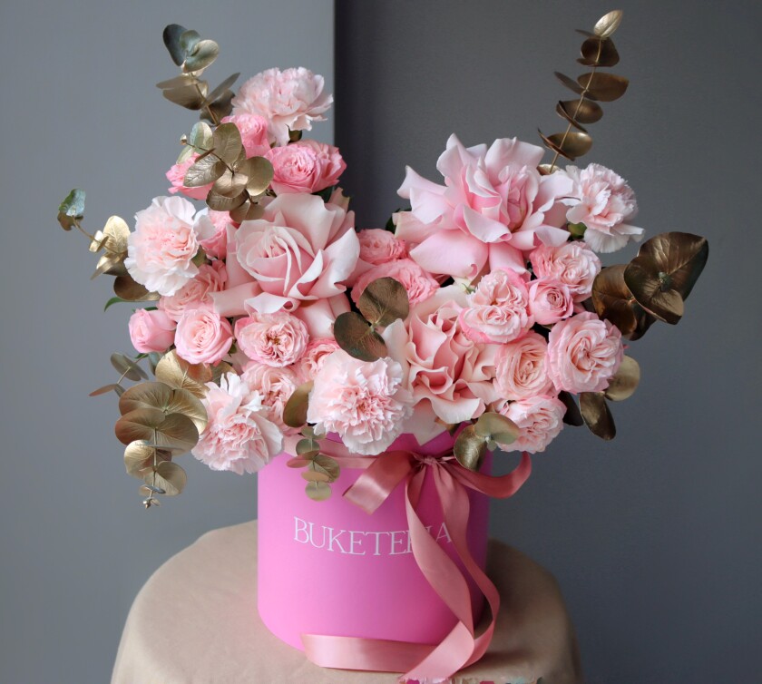 Seven pink spray roses and three garden roses