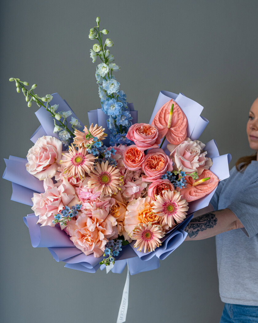 Peach and blush garden roses with cream hydrangeas