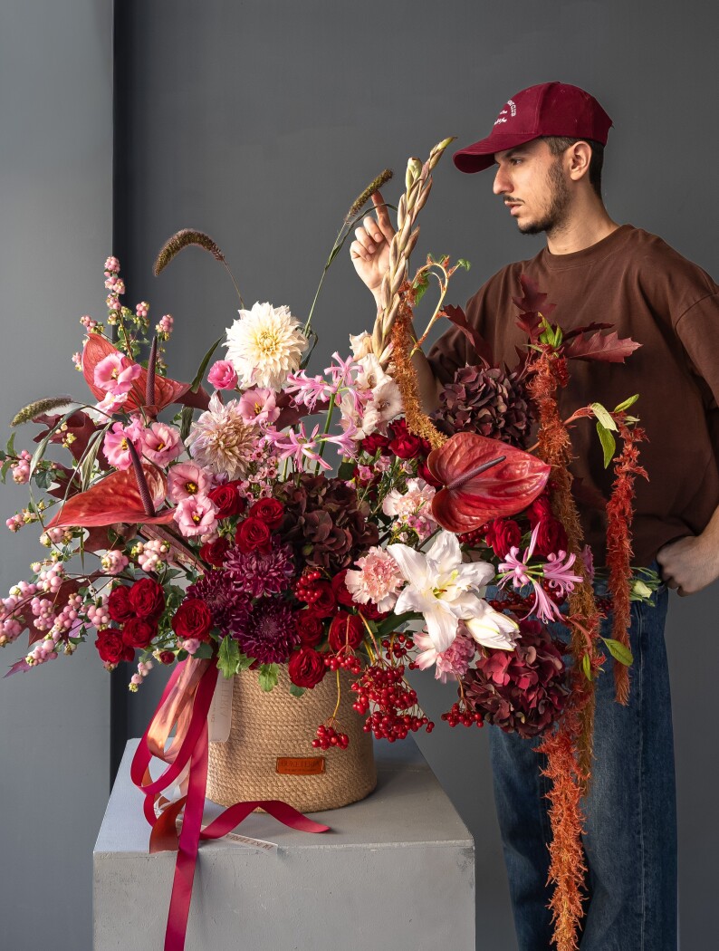 Mixed bouquet of pink hydrangeas and red roses
