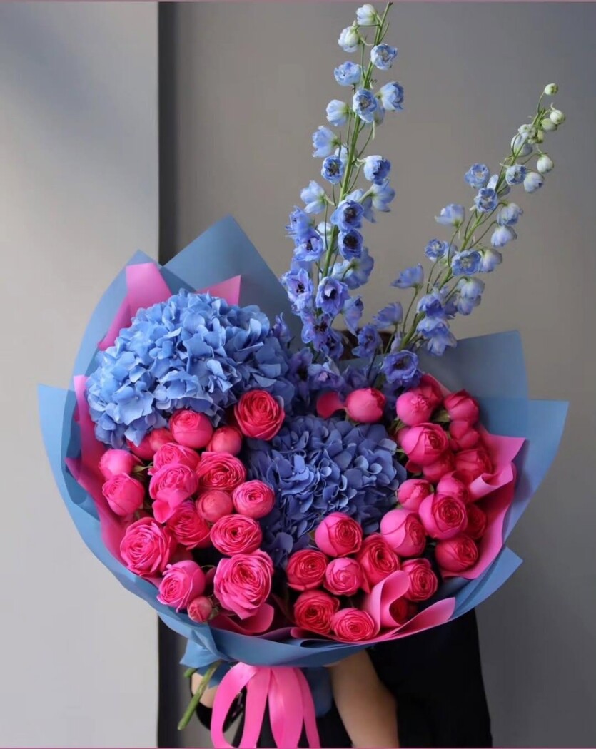 Blue hydrangeas with hot pink spray roses