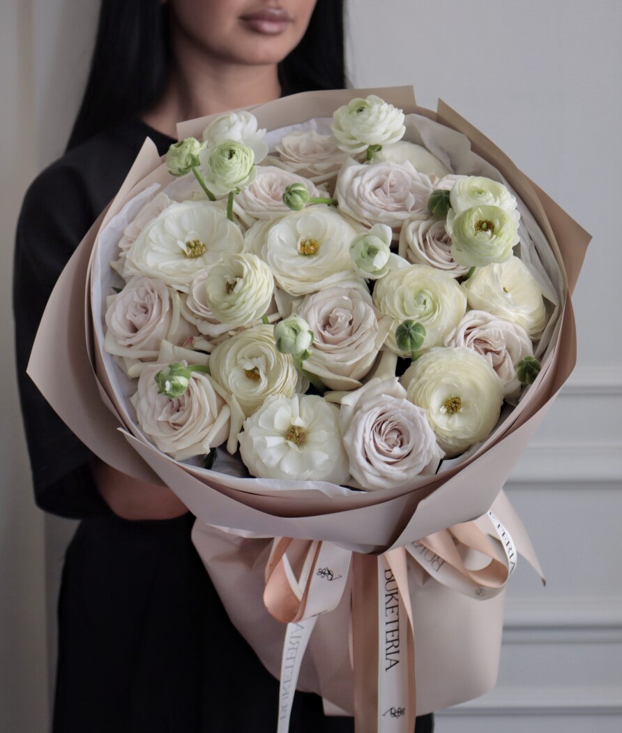 Eleven cream garden roses with dusty pink ranunculus