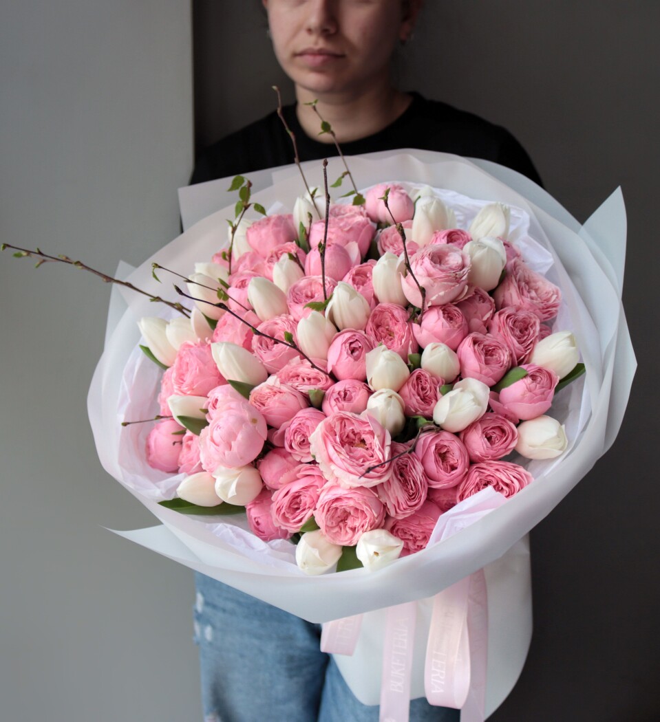 Eighteen dusty pink garden roses with white tulips