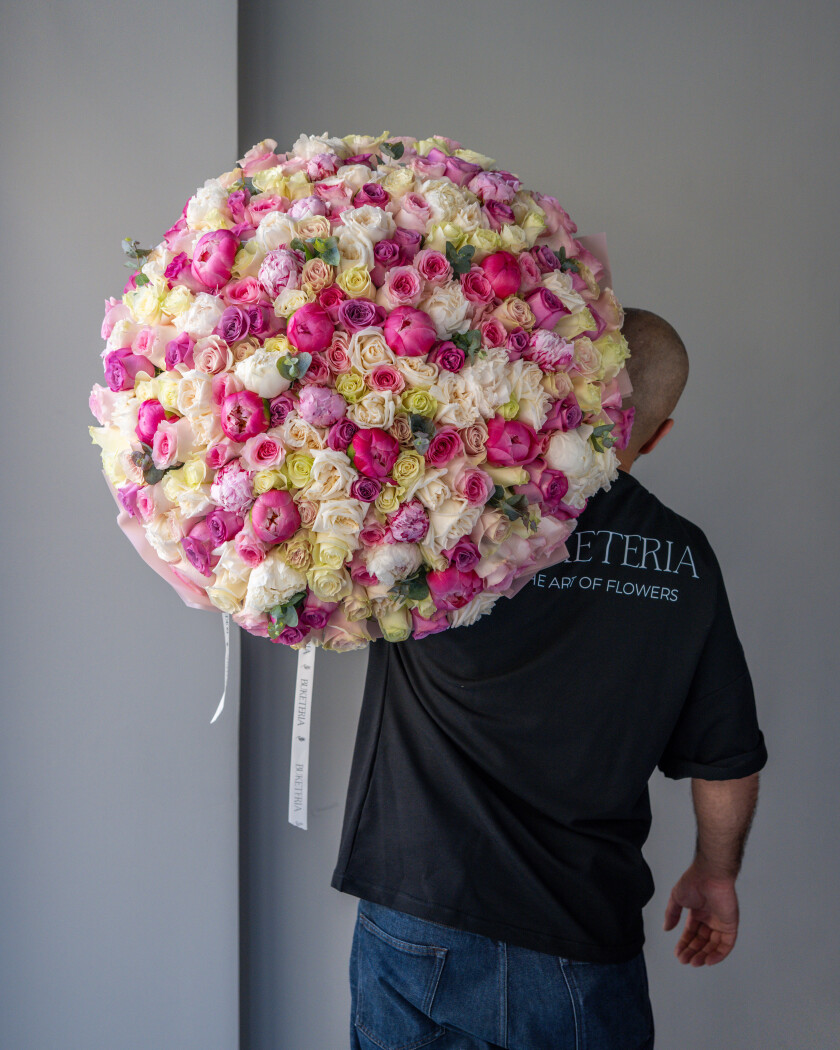 Cream garden roses and pink peonies