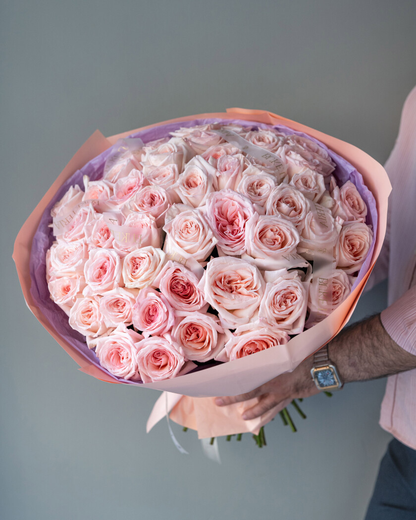 Mono bouquet of blush garden roses