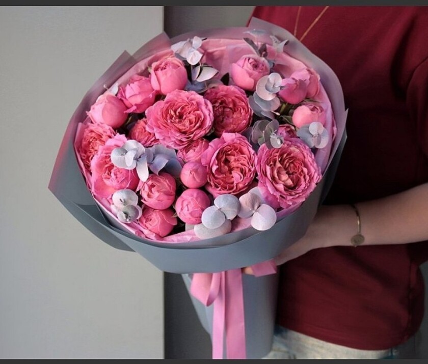 Five pink spray roses with silver dollar eucalyptus