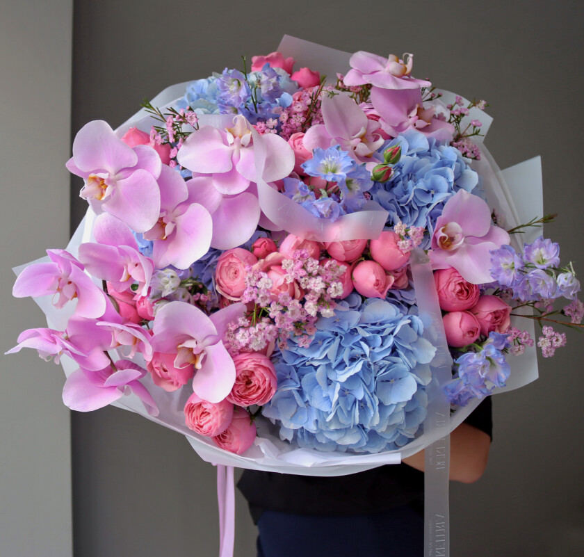 Mixed bouquet of pink spray roses and light pink orchids